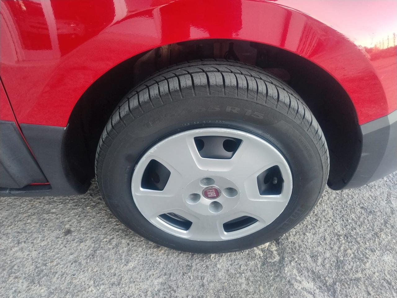 Fiat Fiorino 1.3 Mjet Adventure 95Cv Allestito