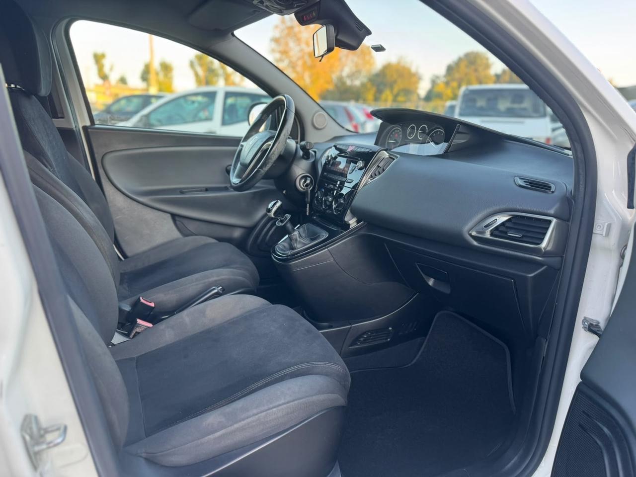 Lancia Ypsilon 0.9 TwinAir 85 CV 5 porte Metano Ecochic Gold
