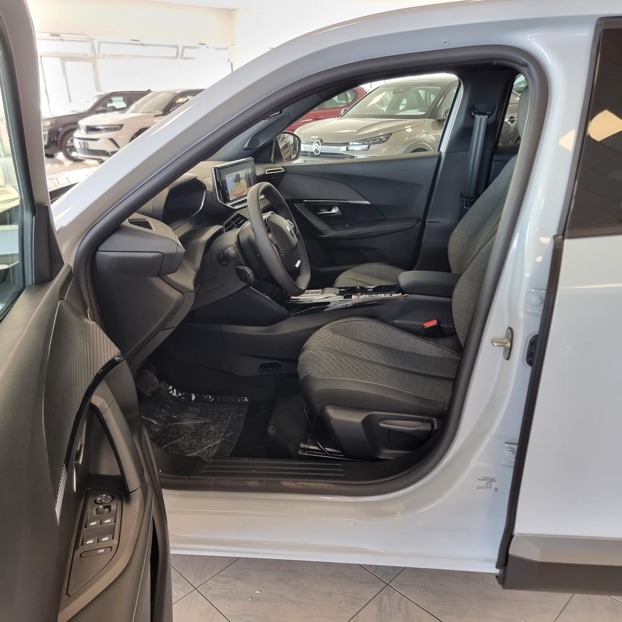 PEUGEOT 2008 ALLURE 1.2 145cv Hybrid e-DCS6 cambio automatico