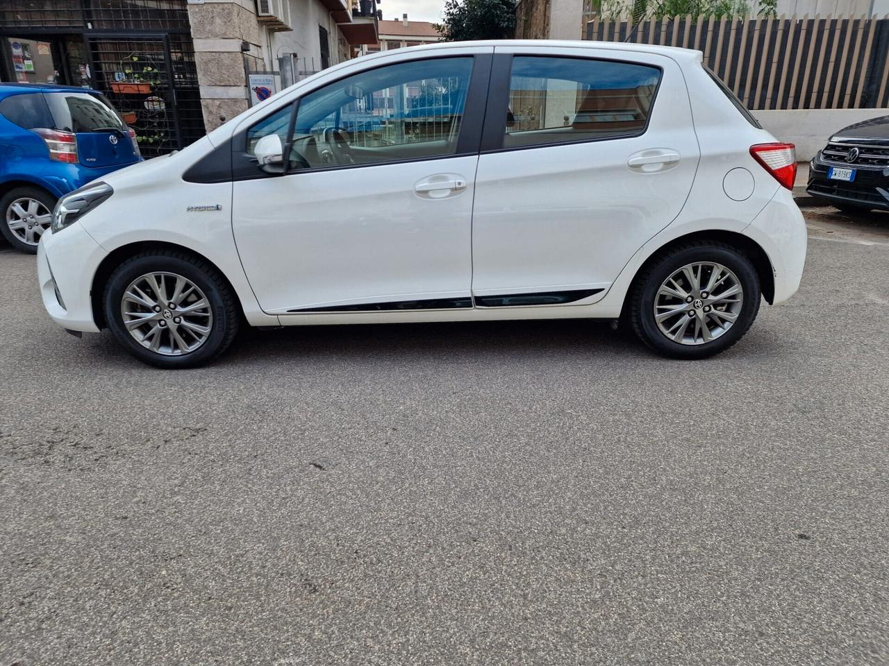 Toyota Yaris 1.5 Hybrid 5 porte 32.000 KM ADATTA A NEOPATENTATI