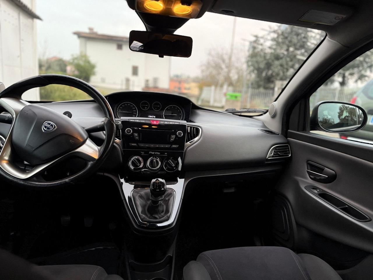 Lancia Ypsilon 1.2 69 CV 5 porte Platinum