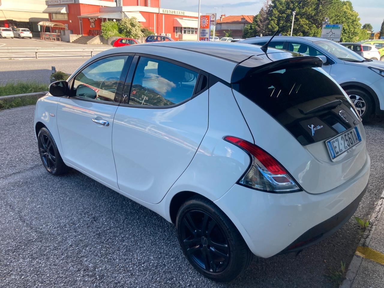 Lancia Ypsilon 1.2 69 CV 5 porte S&S Silver