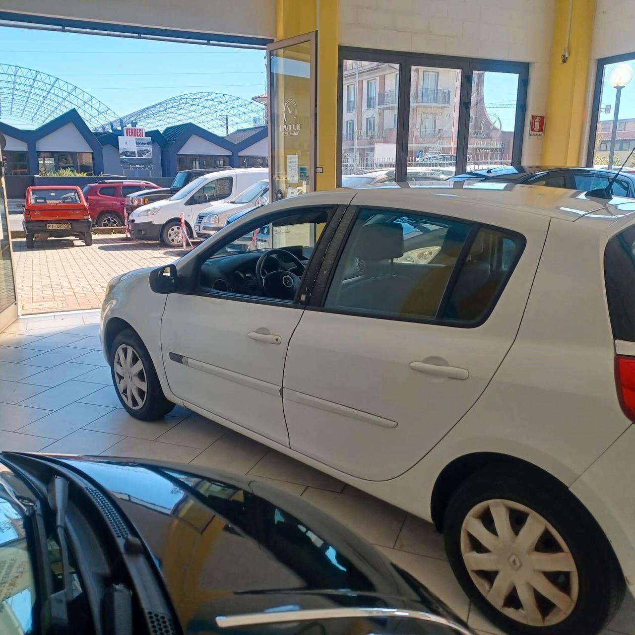 NEOPATENTATI CLIO 1.2 AFFIDABILE GARANZIA 12 MESI