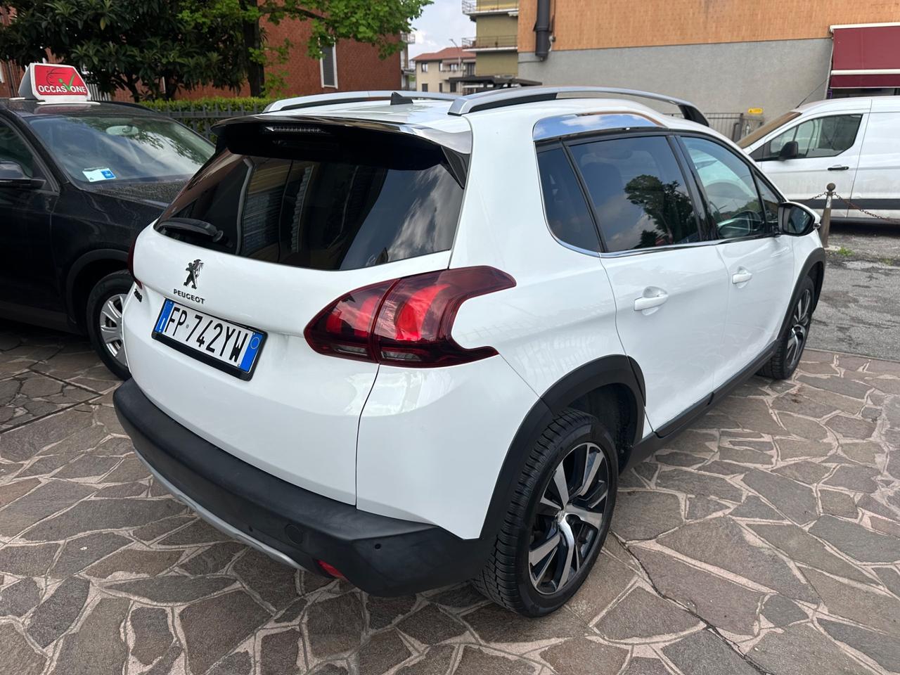 Peugeot 2008 PureTech Turbo 110 EAT6 S&S Black Matt
