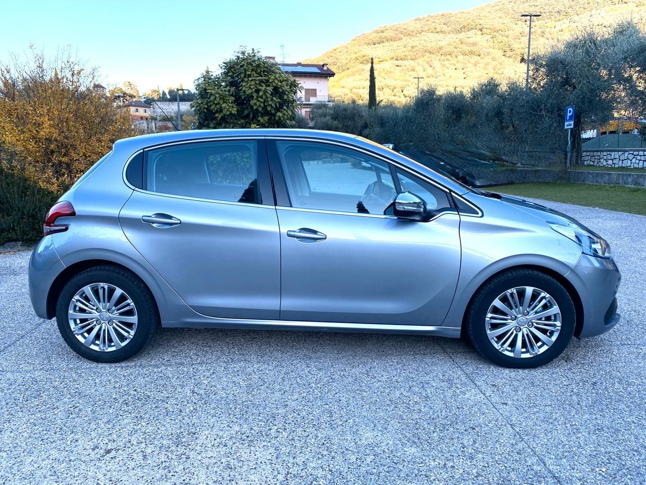 Peugeot 208 PureTech 82 Stop&Start 5 porte Allure >PERFETTA !!!