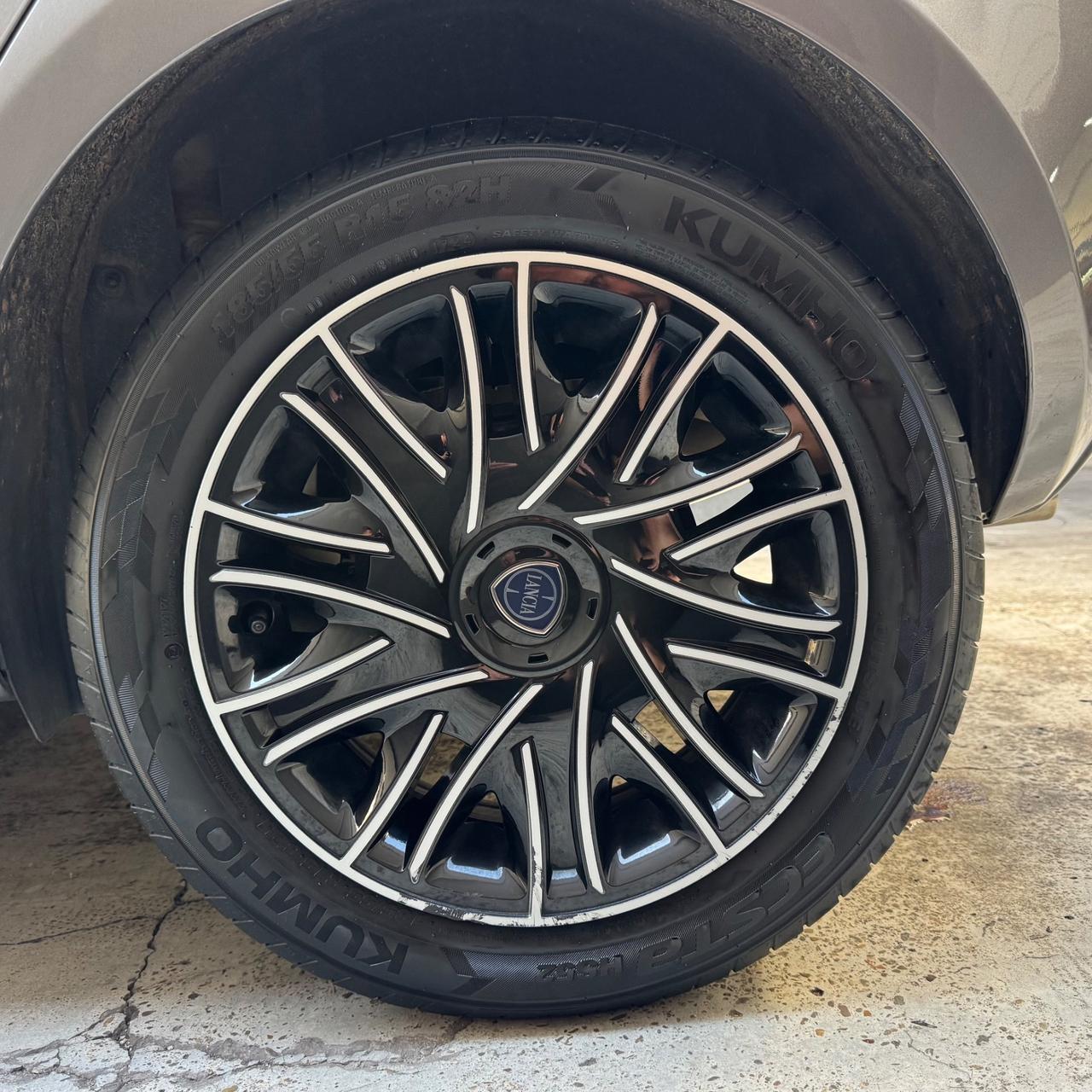 Lancia Ypsilon GOLD 1.0 HYBRID