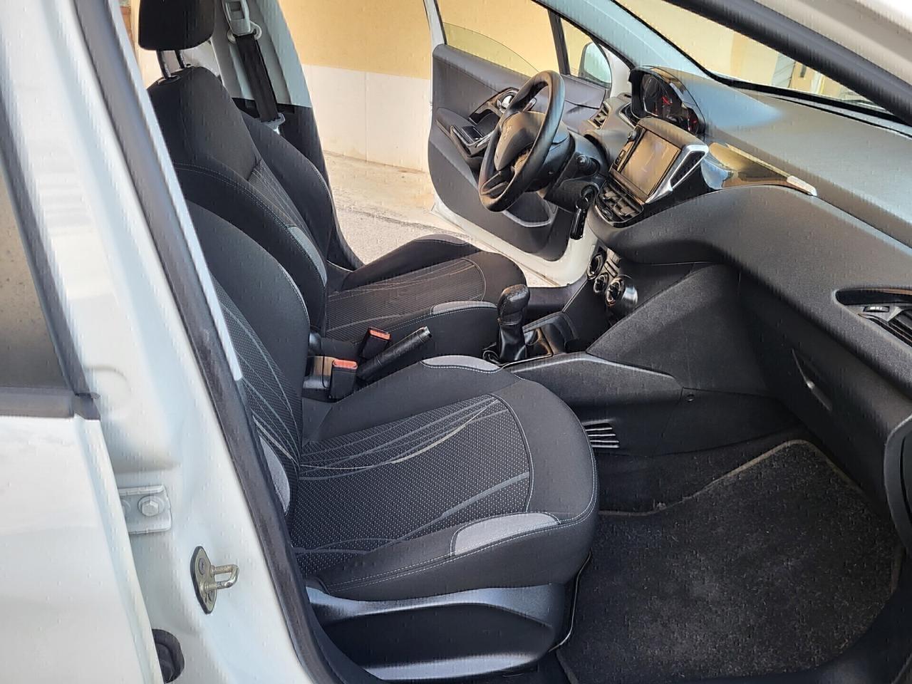 PEUGEOT 208 1,4 HDI-UNICA PROPRIETAR-4 REVISIONI