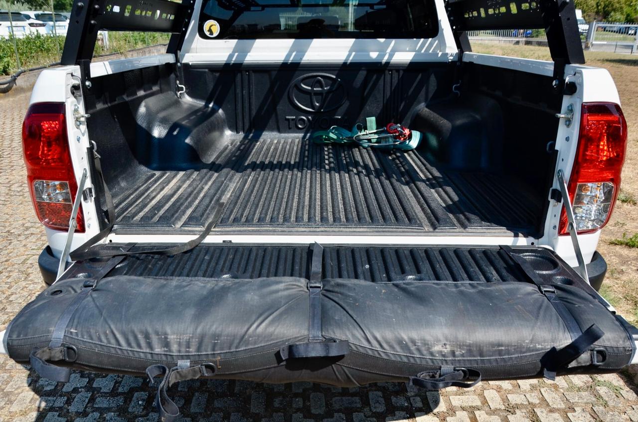 TOYOTA HILUX 2.4 D-4D DOUBLE CAB LOUNGE 4WD 150cv, VETTURA PRIVATA NO IVA, UNICOPROPRIETARIO, GARANZIA UFF TOYOTA, SERVICE UFF TOYOTA, UFF ITALIANA, PERMUTE