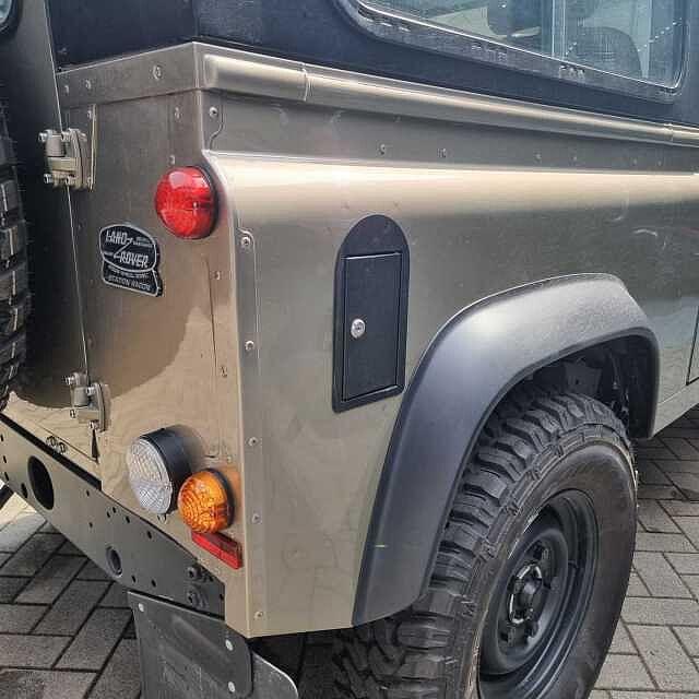 Land Rover Defender 90 2.2 PUMA TD4- LIFE&STYLE