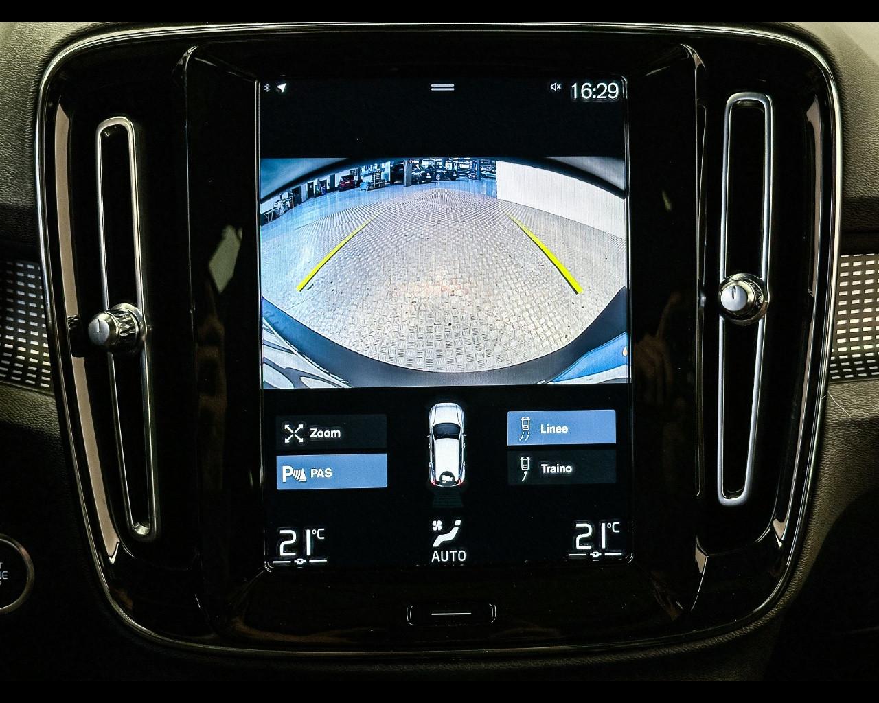 VOLVO XC40 (2017-->) - XC40 B5 AWD Geartronic R-design