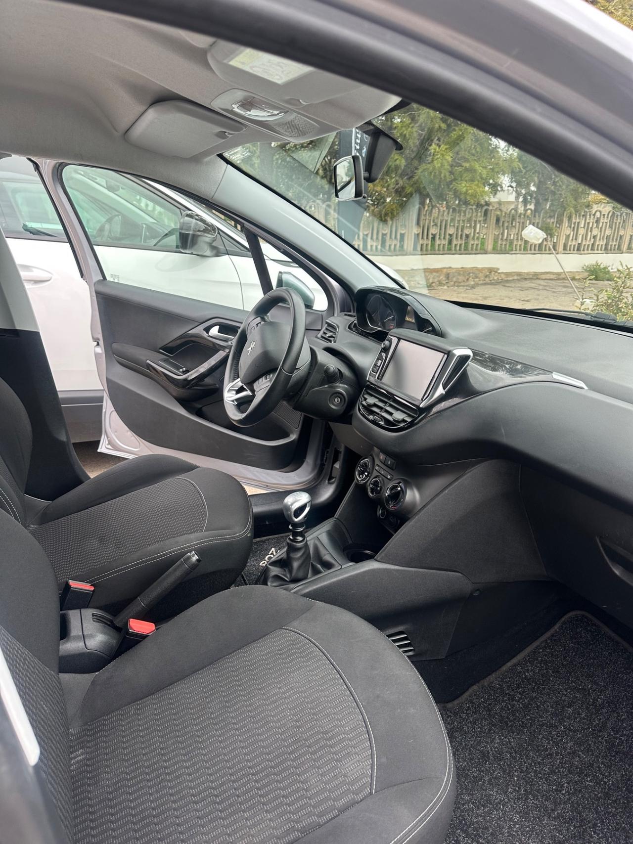 Peugeot 208 BlueHDi 100 5 porte Allure