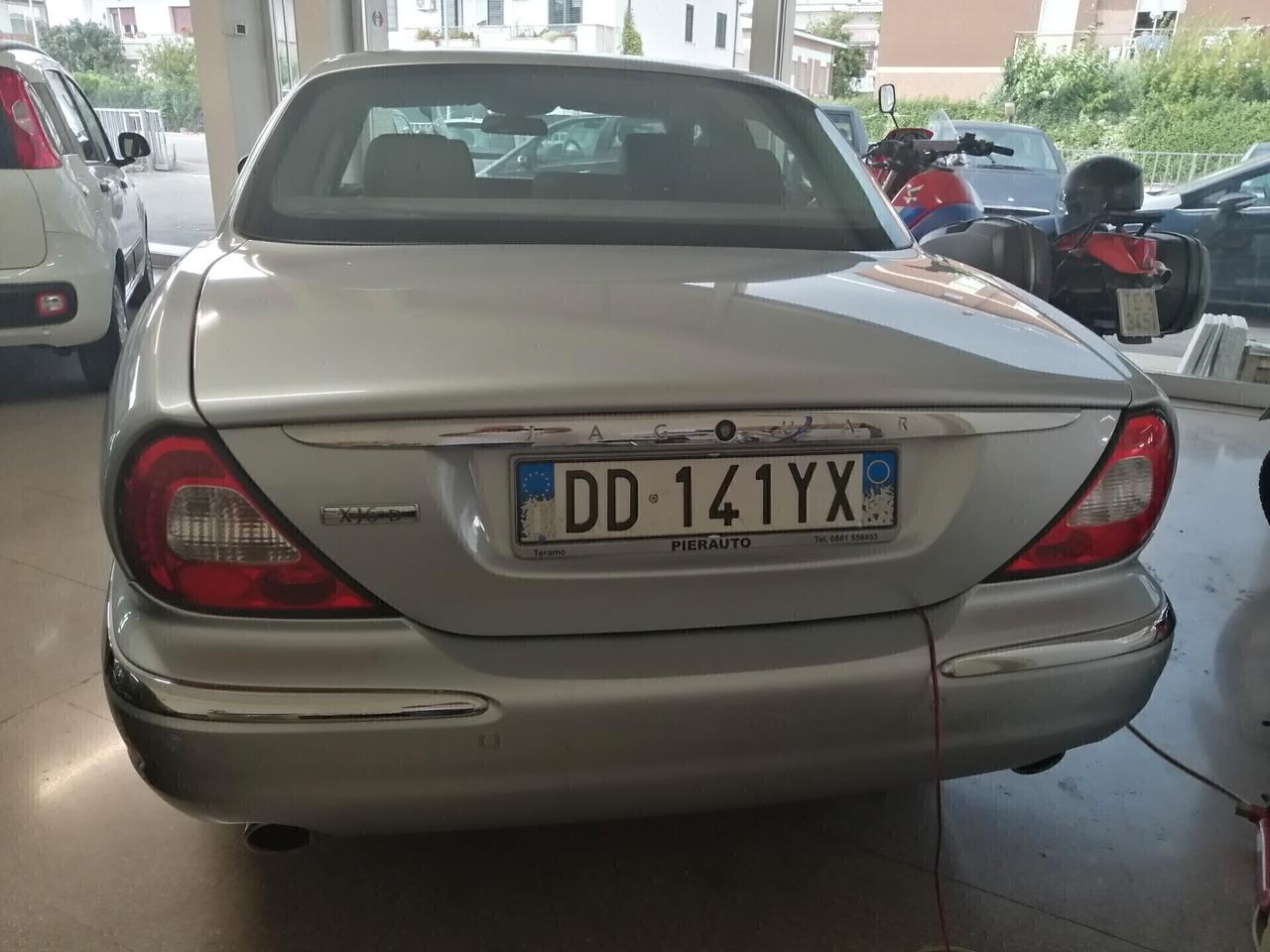 Jaguar XJ 2.7 D V6 cat Executive