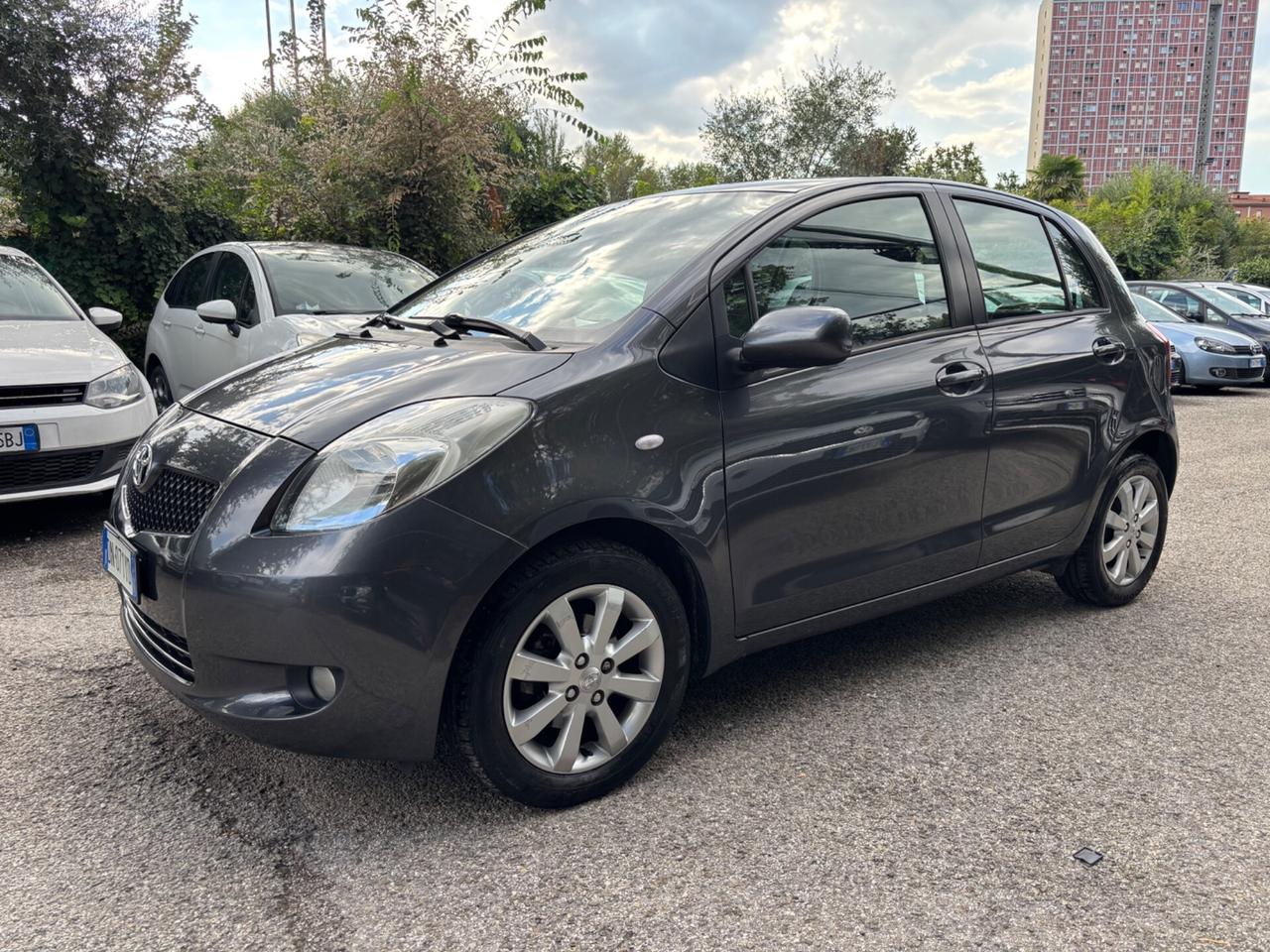Toyota Yaris 1.3 5 porte Navi OK Neopatentati
