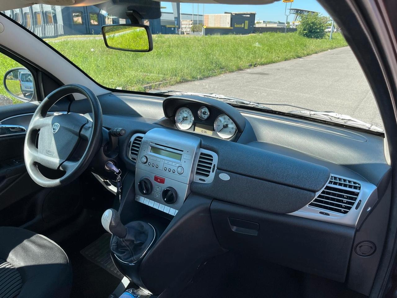 Lancia Ypsilon 1.3 MJT 75 CV Argento