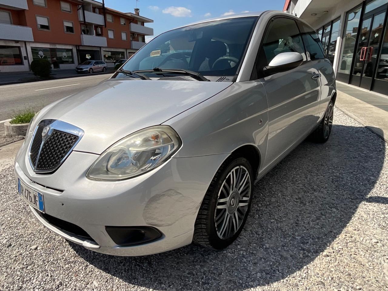 Lancia Ypsilon 1.3 MJT 75 CV Argento
