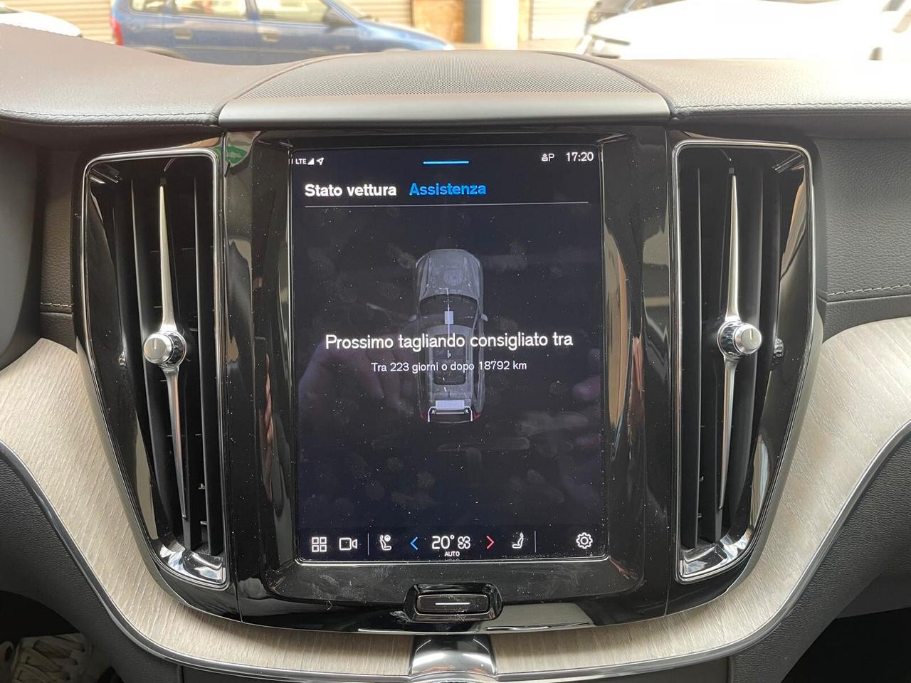 Volvo XC 60 B4 (d) 20d 197CV Aut. INSCRIPTION TETTO NAVY PELLE LED 19