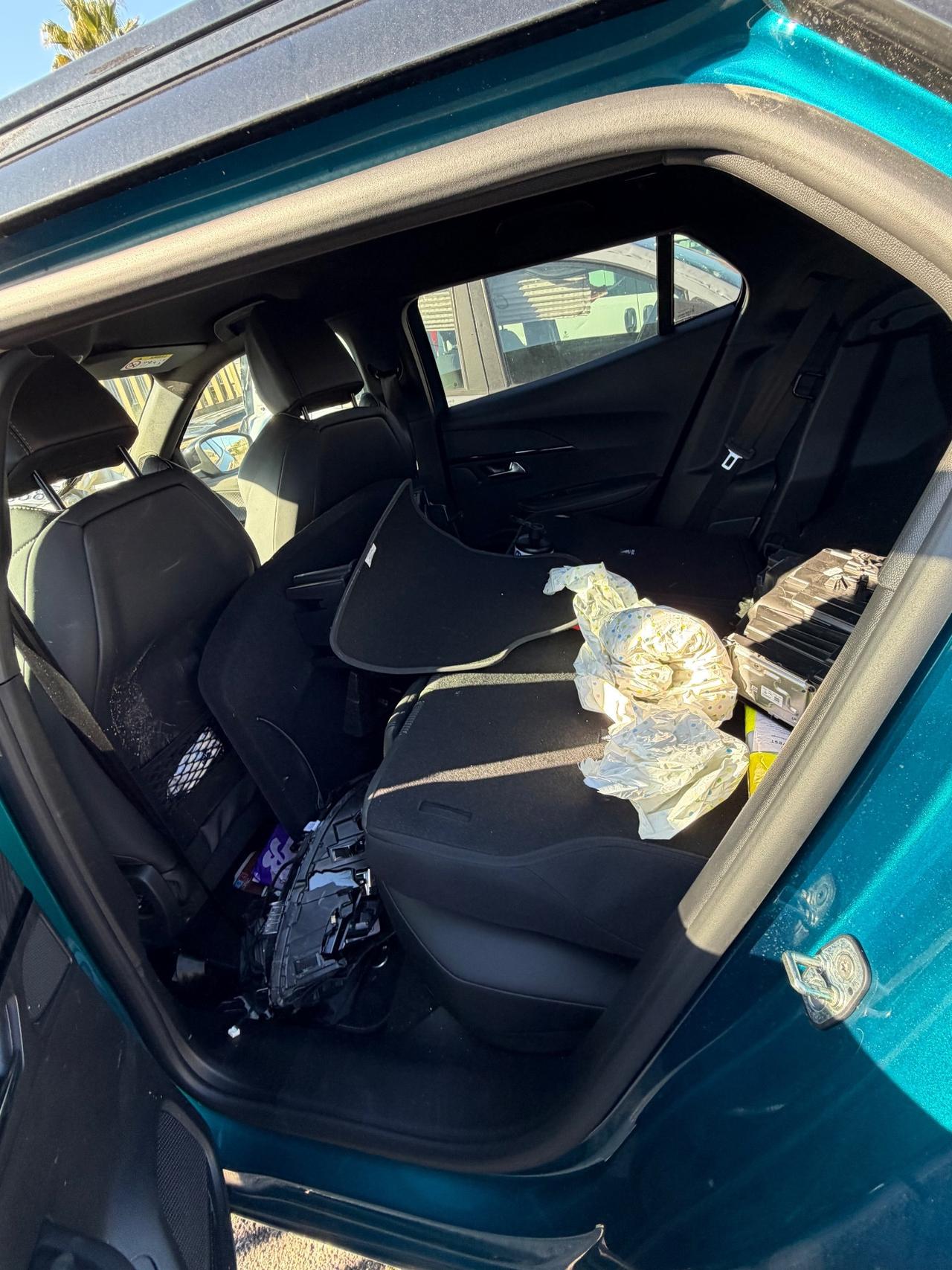 Peugeot 2008 Hybrid 145 e-DCS6 GT