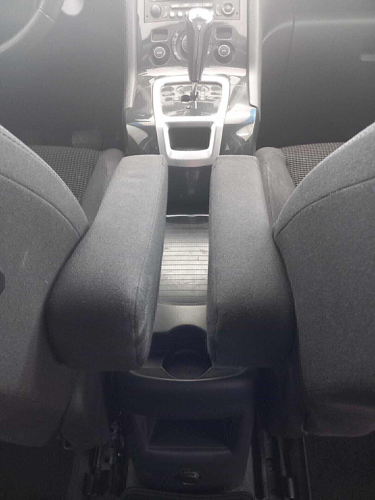 Peugeot 5008 1.6 diesel automatica 7 posti 152 mila km anno 2013