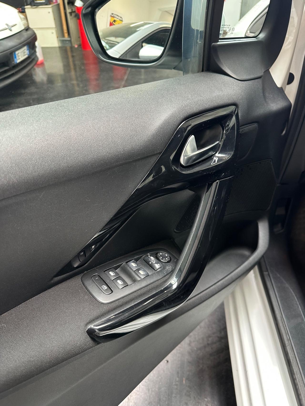 Peugeot 208 1.2 benzina 5 porte Allure