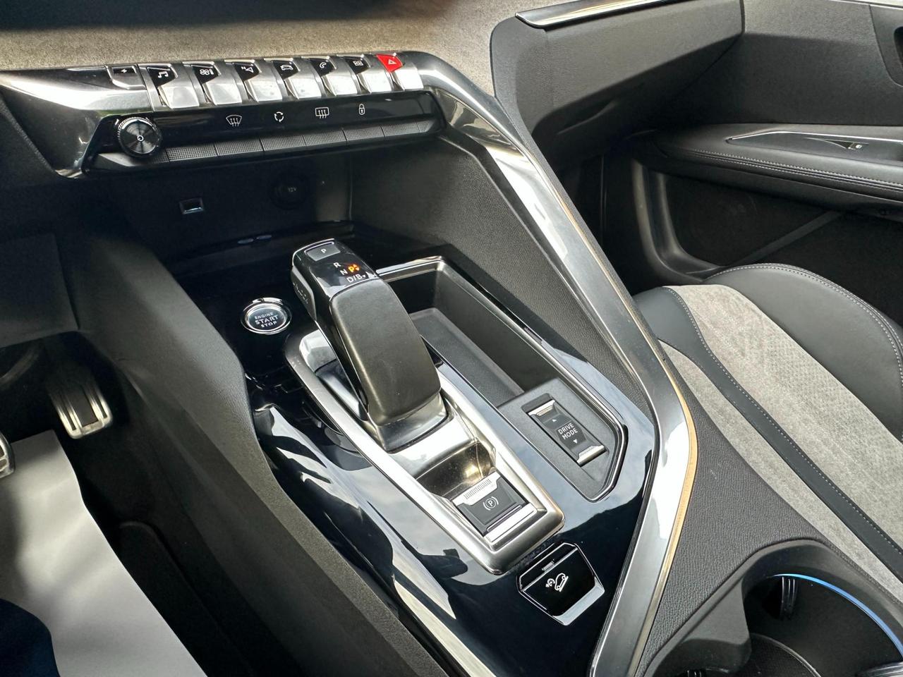 Peugeot 3008 3008 1.6 hybrid4 phev GT Pack 300cv e-eat8