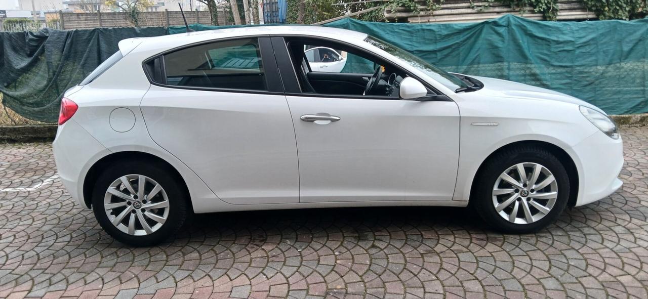 Alfa Romeo Giulietta 1.6 JTDm 120 CV neopatentati