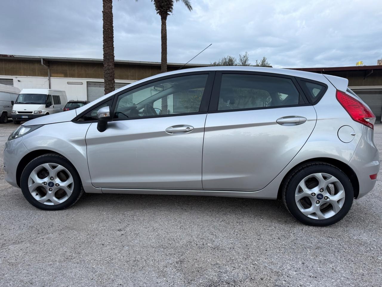 Ford Fiesta 1.4 TDCi 70CV 5 porte Titanium