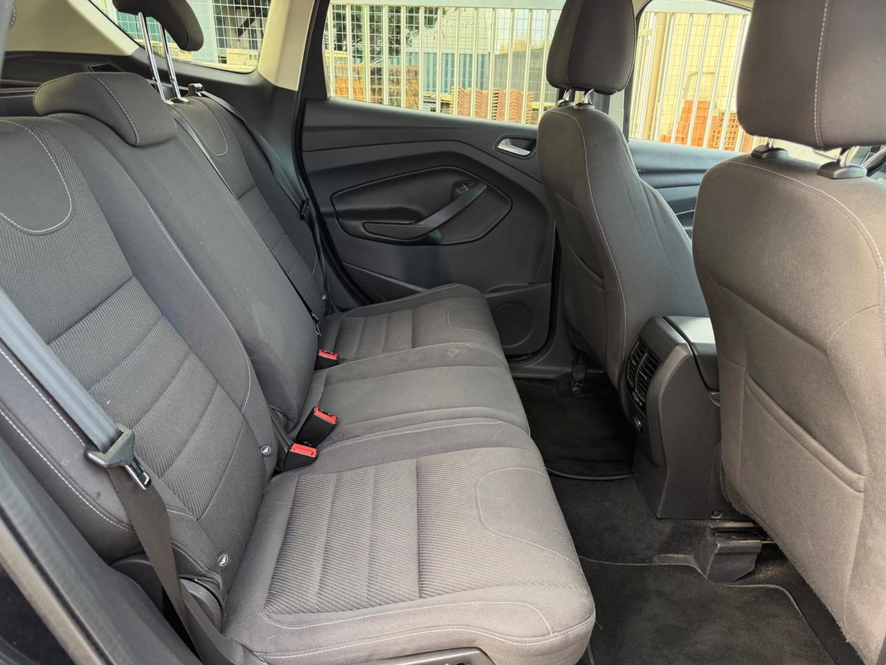 Ford Kuga 2.0 TDCI 140 CV 4WD Powershift Titanium