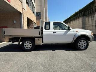 Nissan NP300 2.5 Dci King Cab Gancio traino
