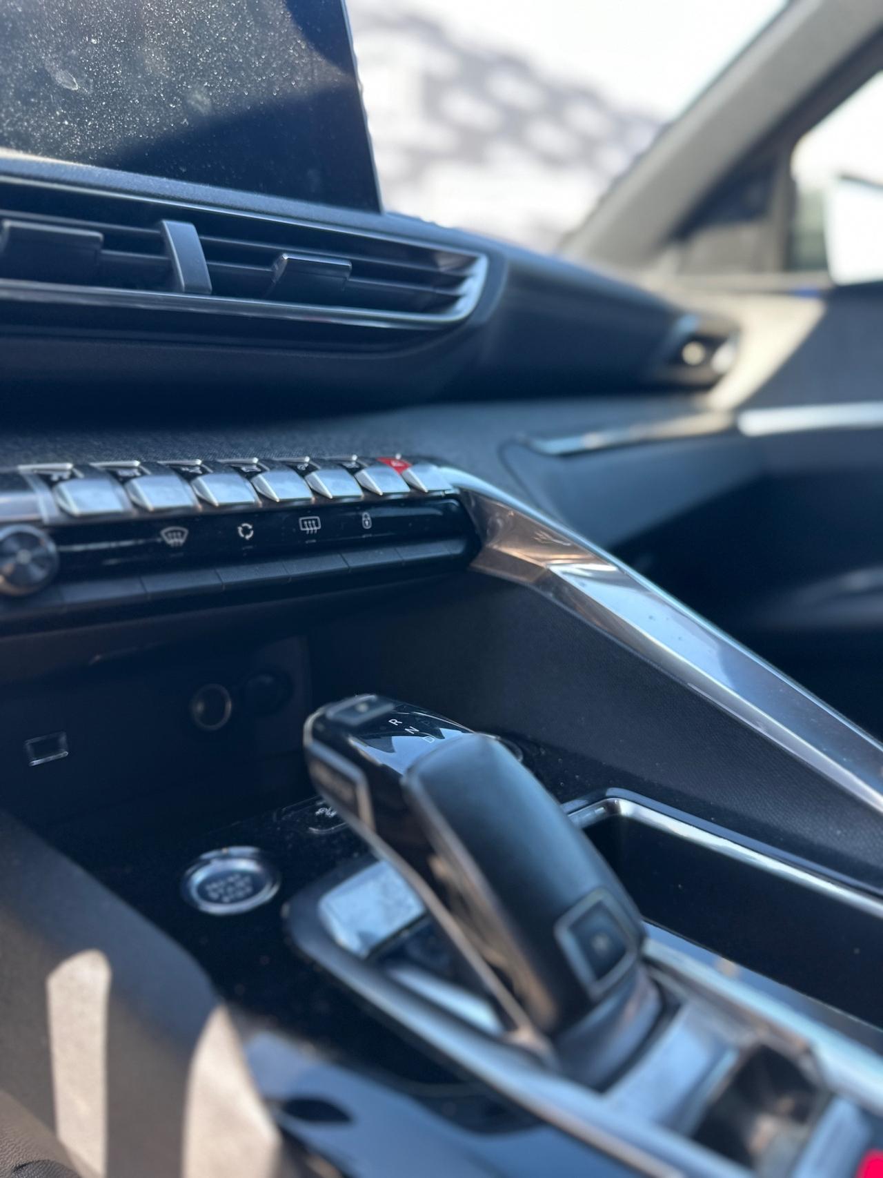 PEUGEOT 3008 (anno 2019)CAMBIO AUTOMATICO