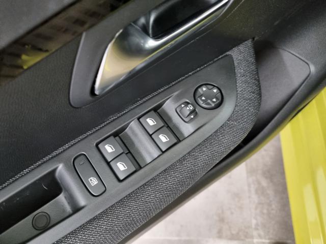 PEUGEOT 208 Hybrid 110 e-DCS6 Business