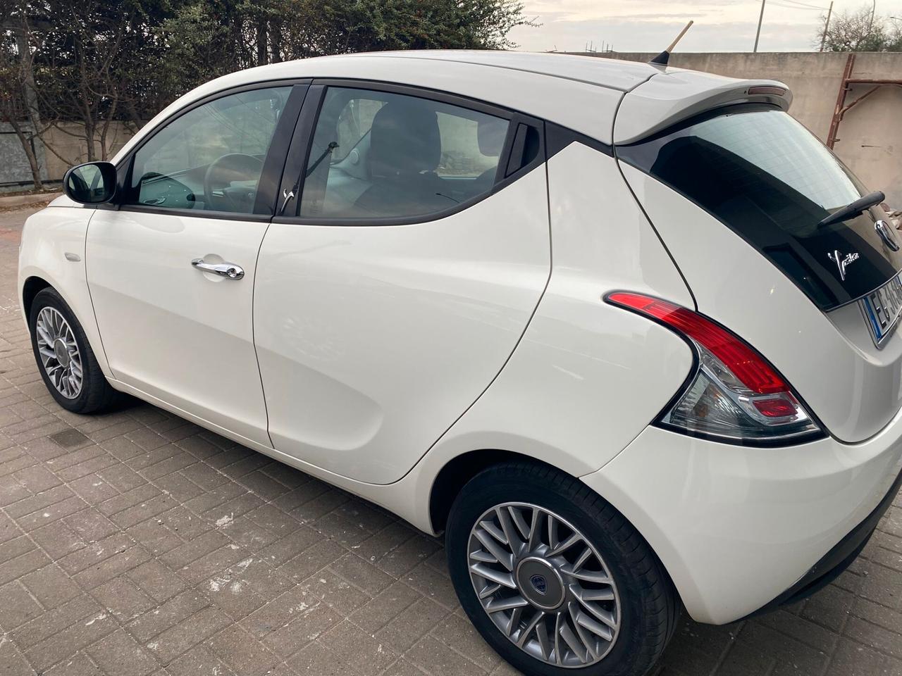 Lancia Ypsilon 1.2 69 CV 5 porte S&S Gold