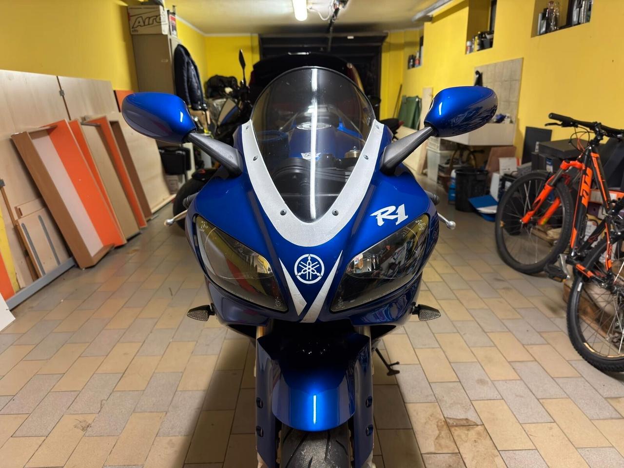Yamaha YZF R1