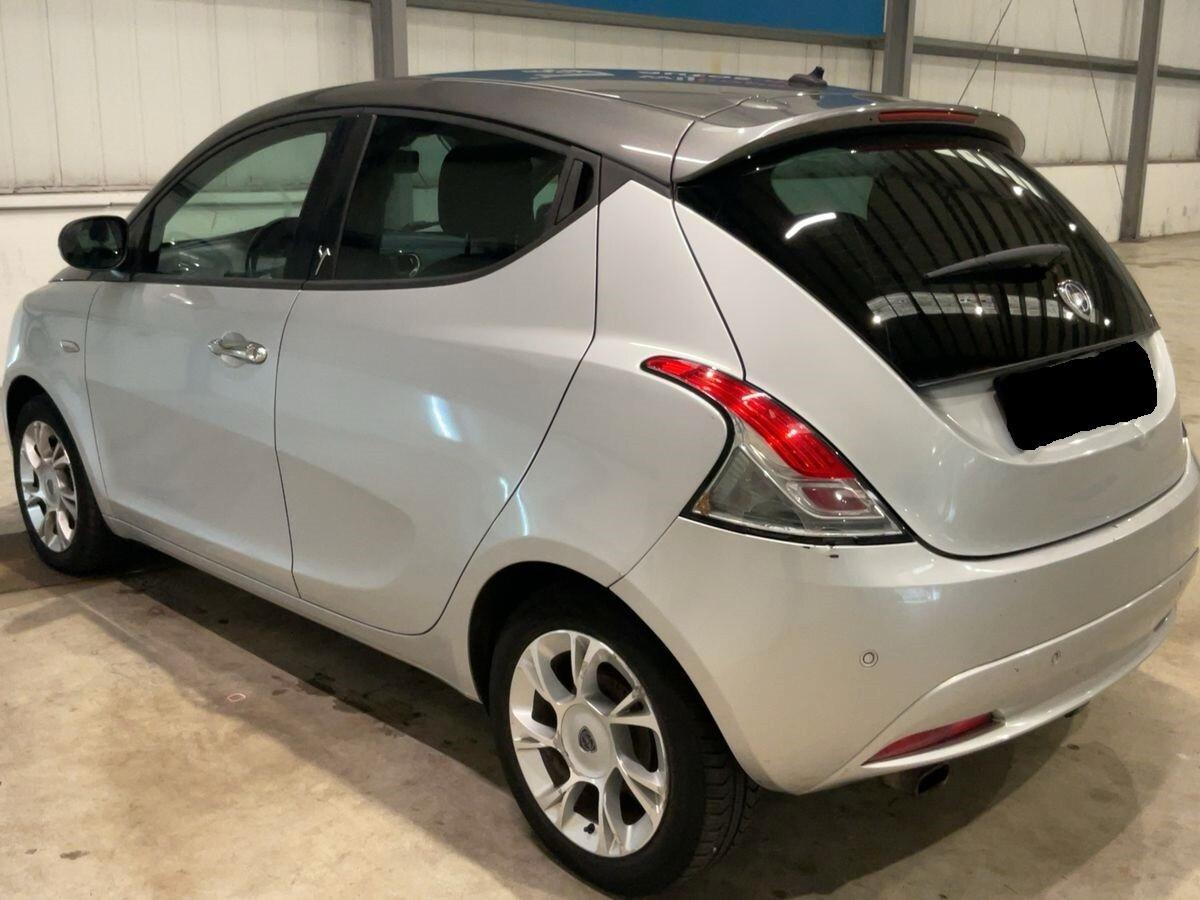 Lancia Ypsilon Platinum cambio automatico GPL