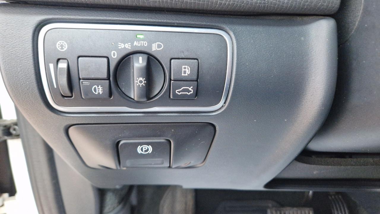 Volvo XC 60 XC60 D4 AWD R-design Momentum