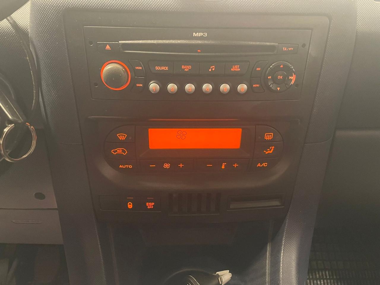 PEUGEOUT 1007 1.4 HDi-OK NEOPATENTATI-FRIZIONE NUOVA