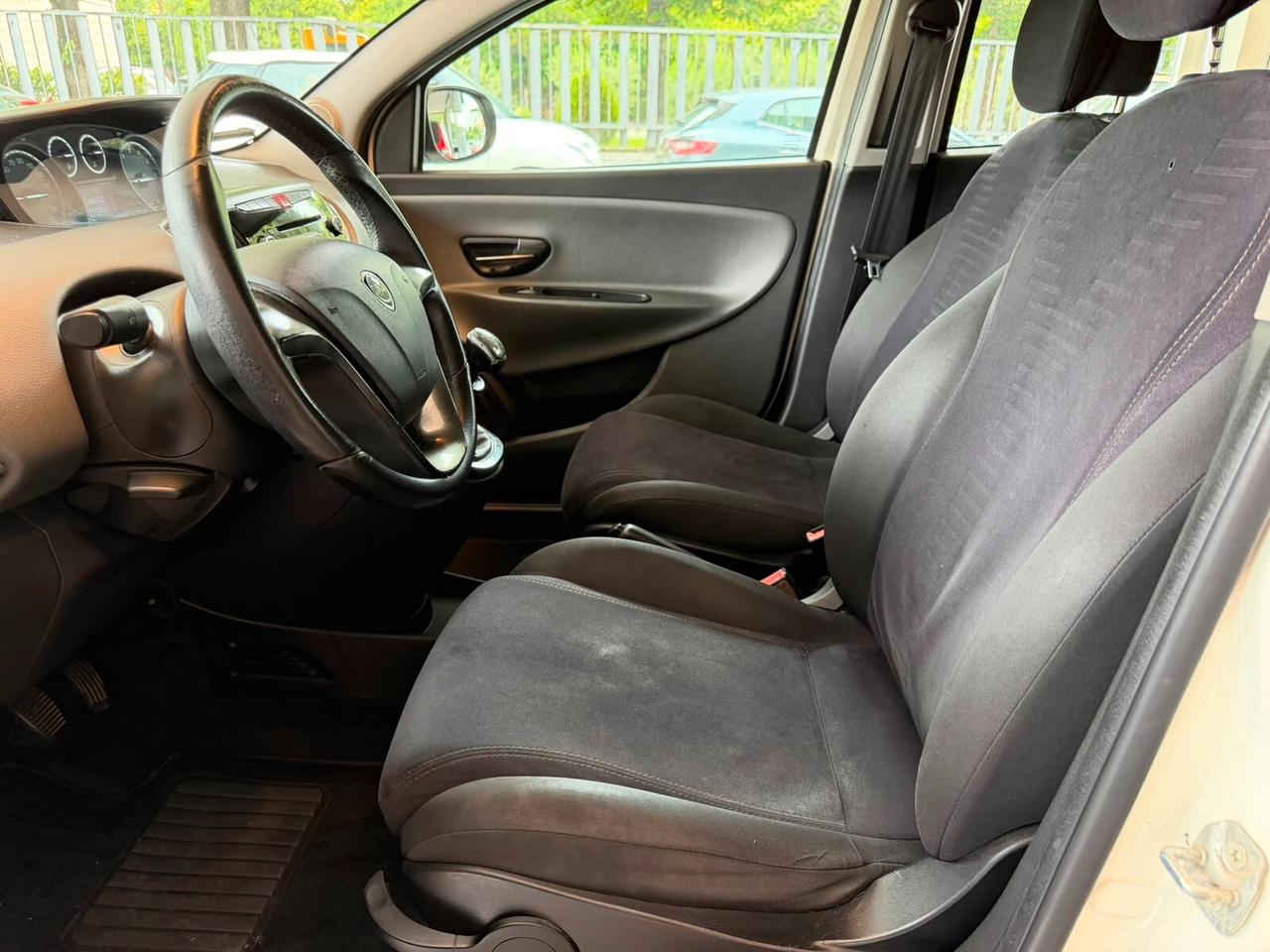 Lancia Ypsilon 1.2 69 CV 5 porte S&S Gold