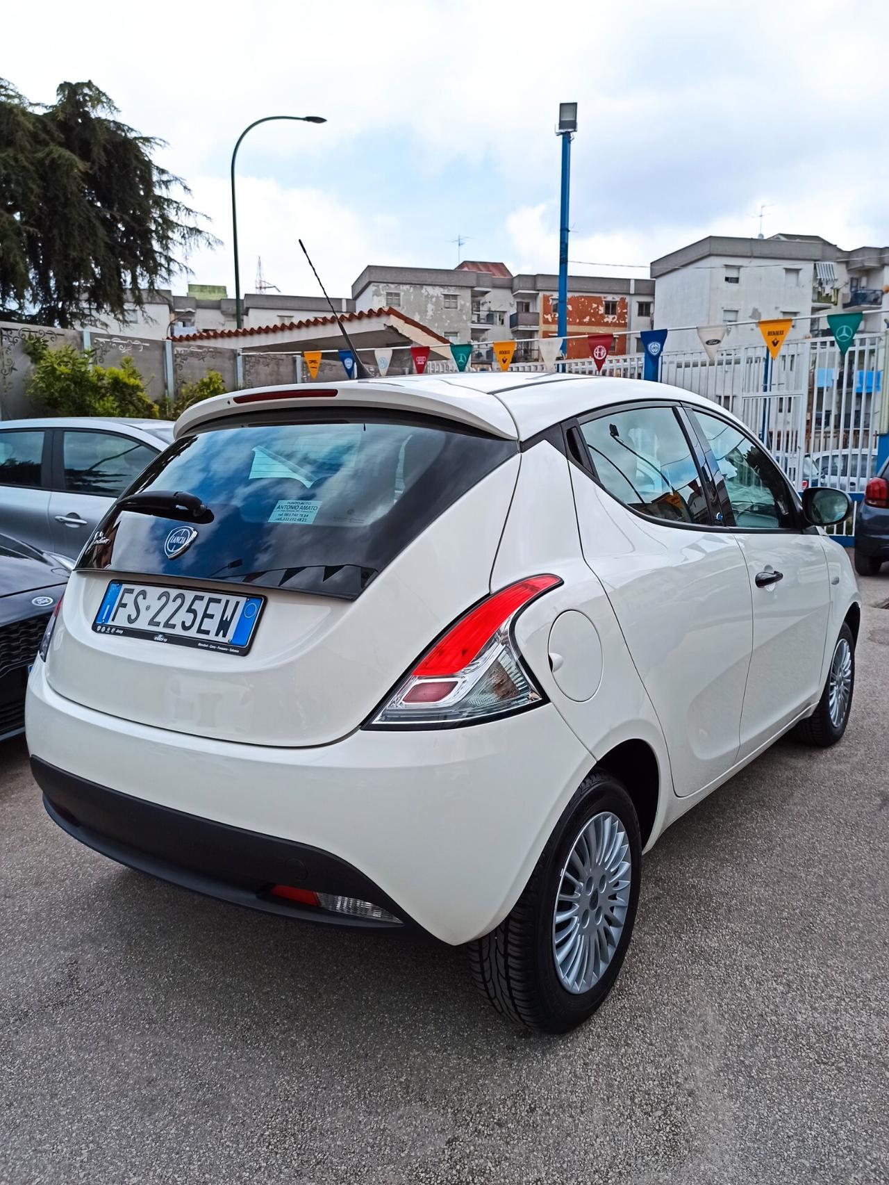 Lancia Ypsilon 1.2 69 CV 5 porte GPL Ecochic Elefantino Blu