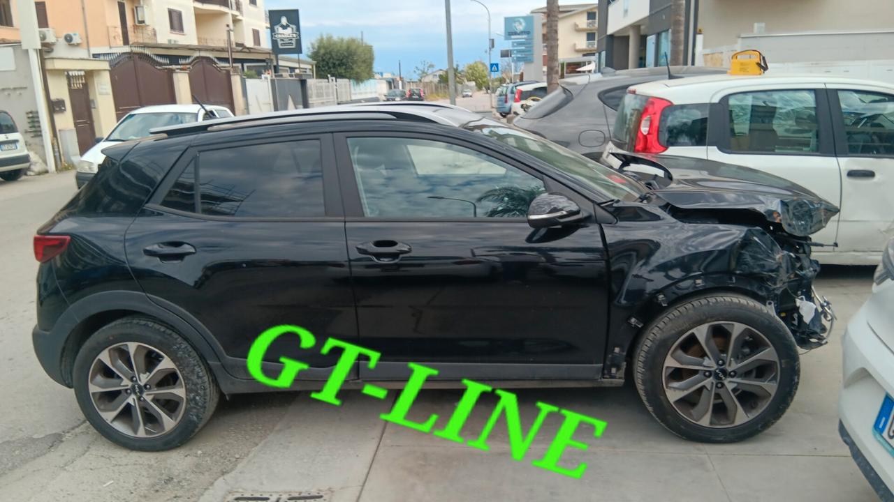 Kia Stonic GT Line incidentata sinistrata mondialcars 023