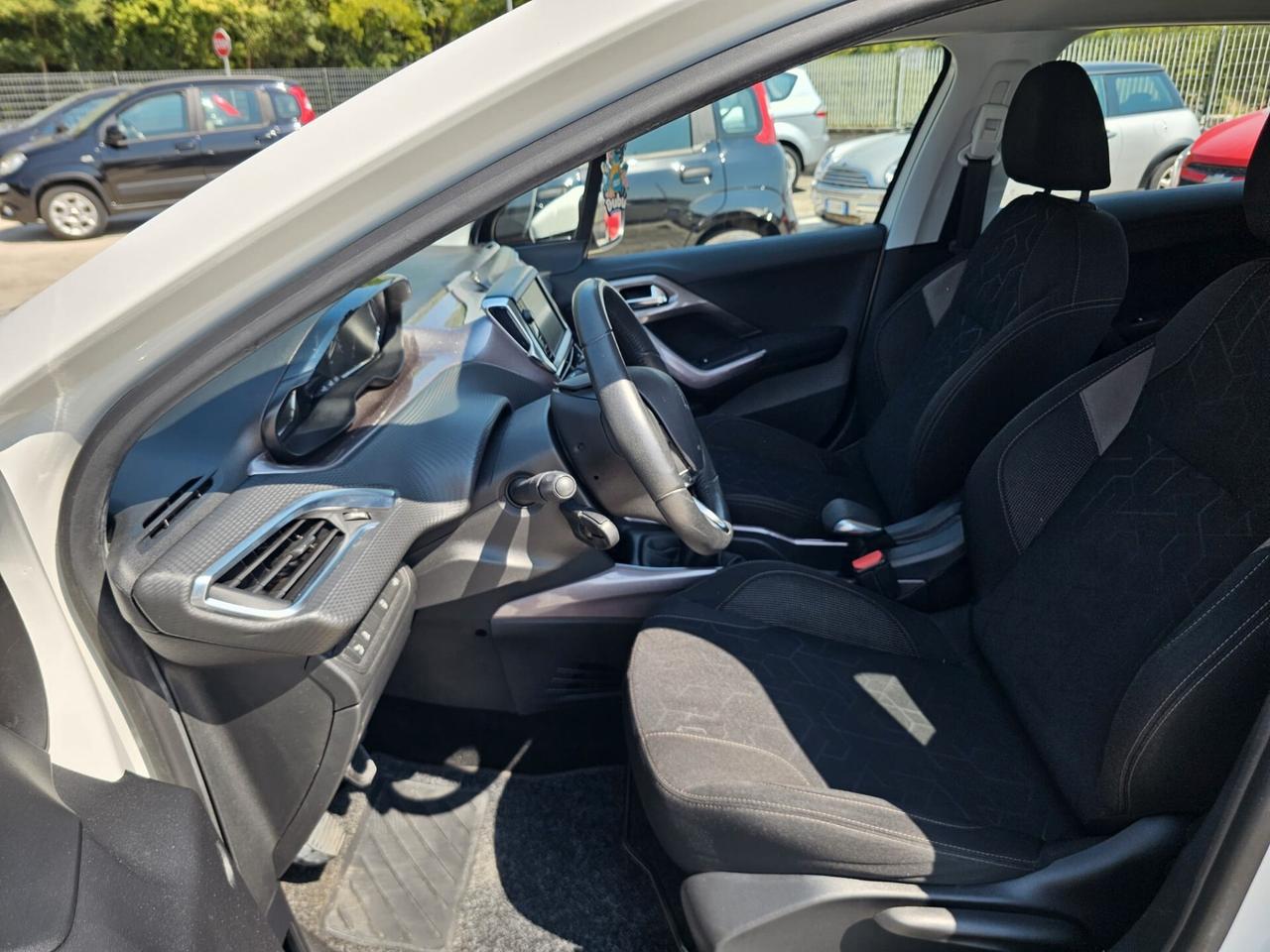 Peugeot 2008 1.4 HDi 68CV Active + GANCIO TRAINO