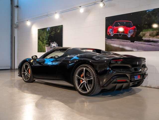 Ferrari 296 GTS 3.0+LIFT+CARBONIO+VOLANTE LED+SCUDETTI+CERCHI DIAMANTATI+VETTURA ATELIER+IVA ESPOSTA+