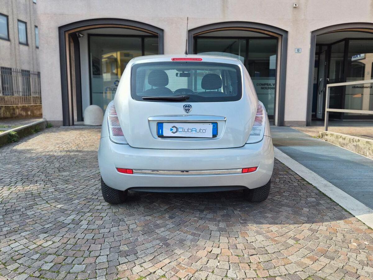 Lancia Ypsilon 1.2 8v Unyca