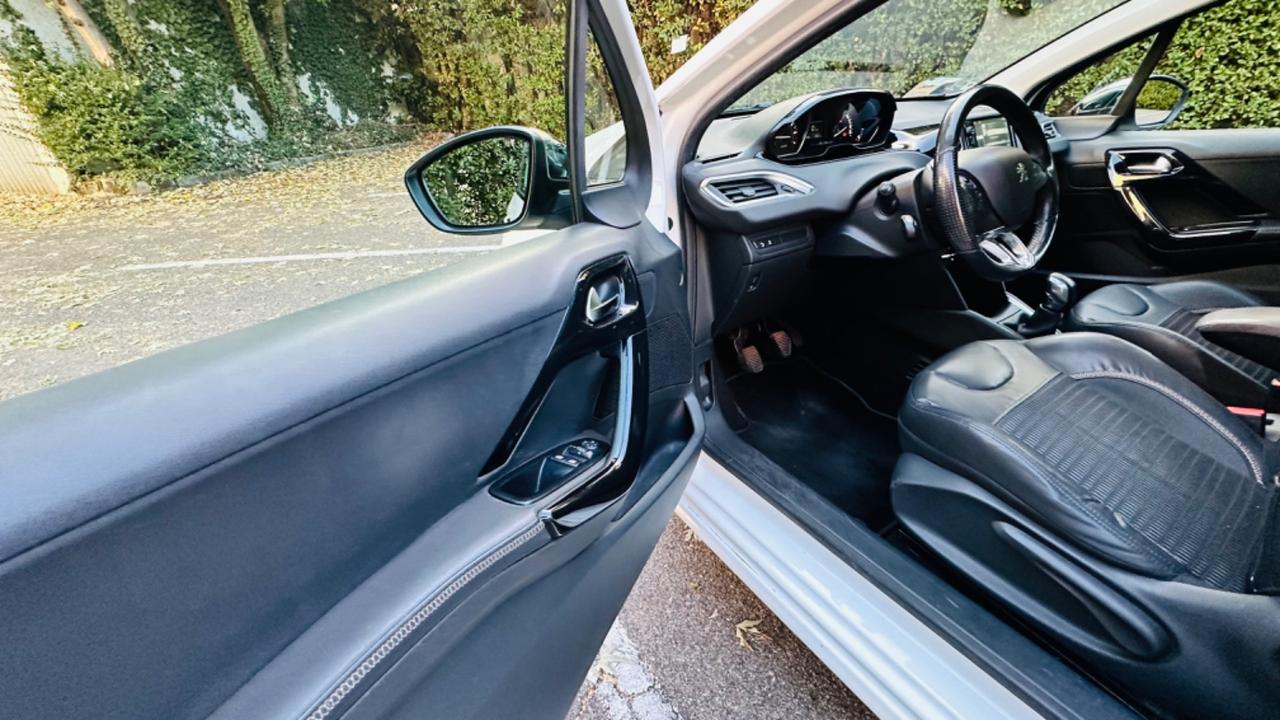 Peugeot 208.3 porte Allure.ok neopatentati.tagliandi certificati