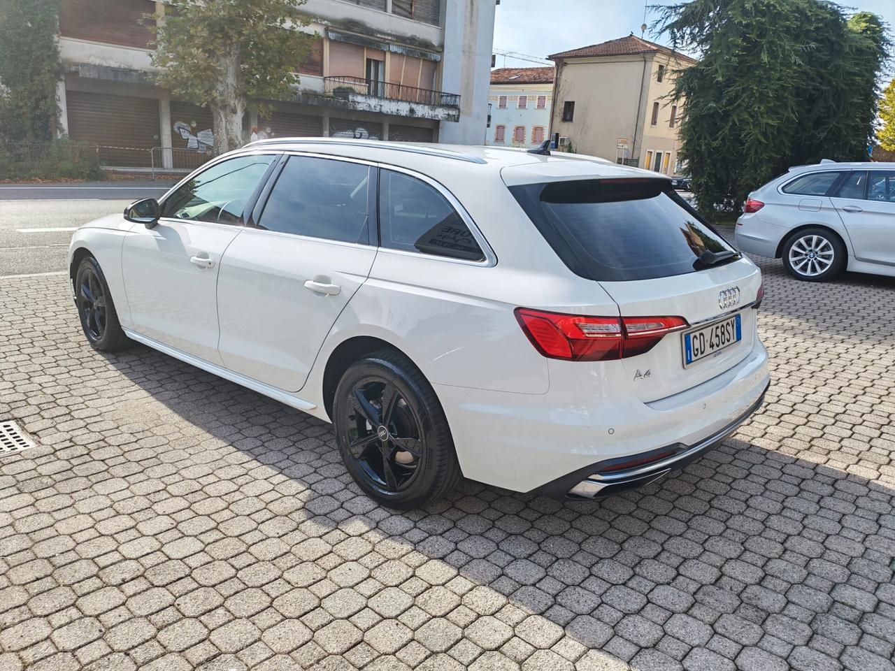 Audi A4 Avant 30 TDI/136 CV S tronic Business Advanced