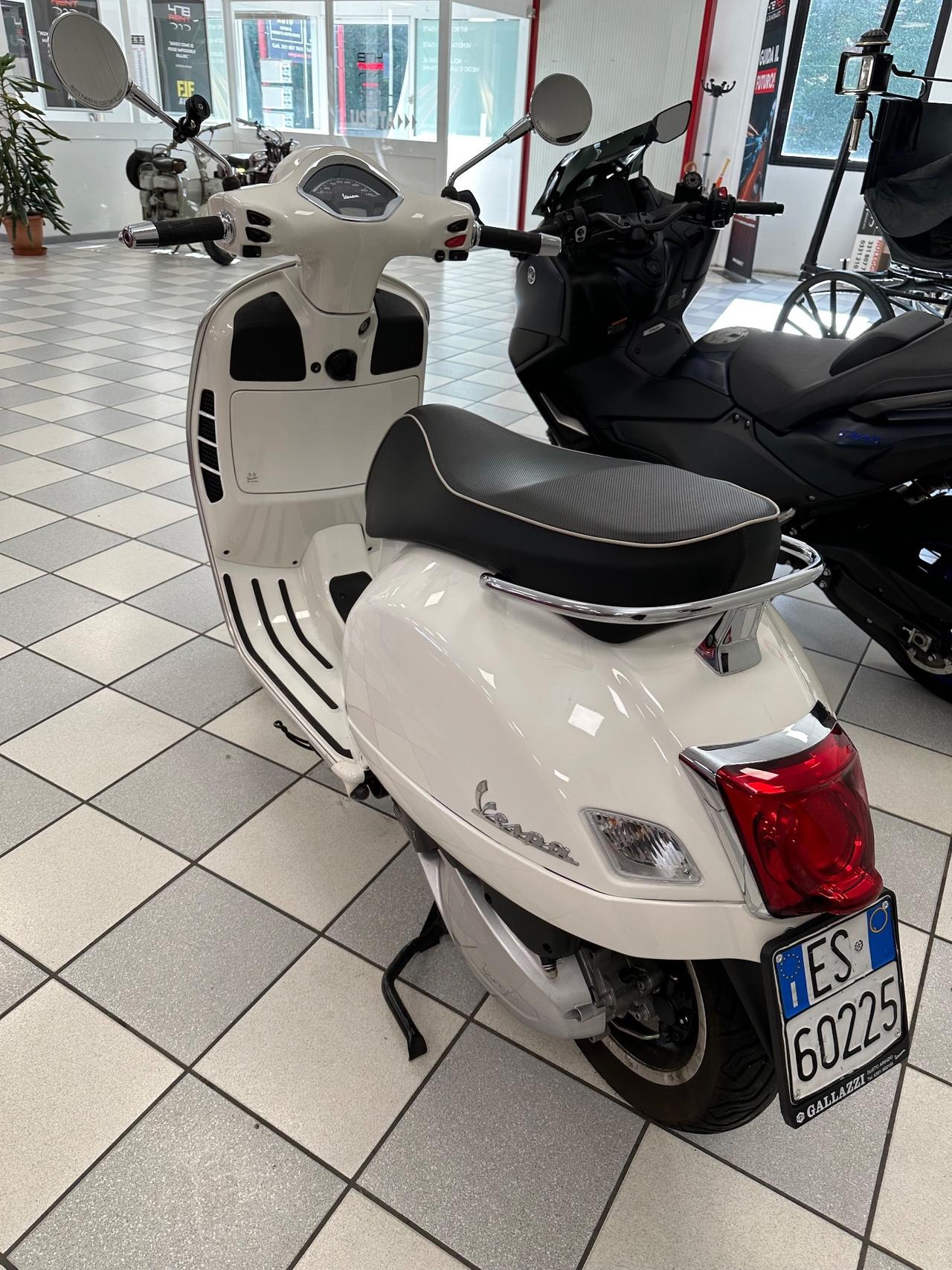 Piaggio Vespa 300 GTS hpe Super