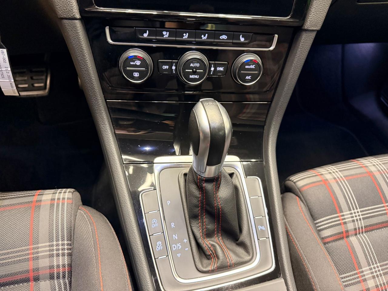 Volkswagen Golf GTI PERFORMANCE TSI 230CV DSG