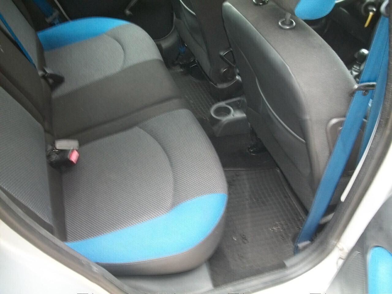 Peugeot 206 MODELLO PIU,, CC 1360 BENZINA EURO 05 SI NUOVI PATENTATI KM 119443 GARANZIA UN ANNO