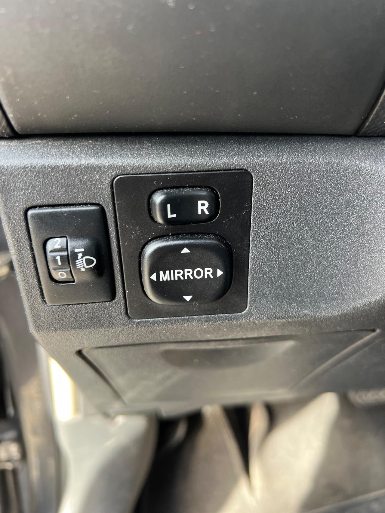 Toyota Yaris 1.3 benzina €5 CAMBIO AUTOMATICO ok neopatentati