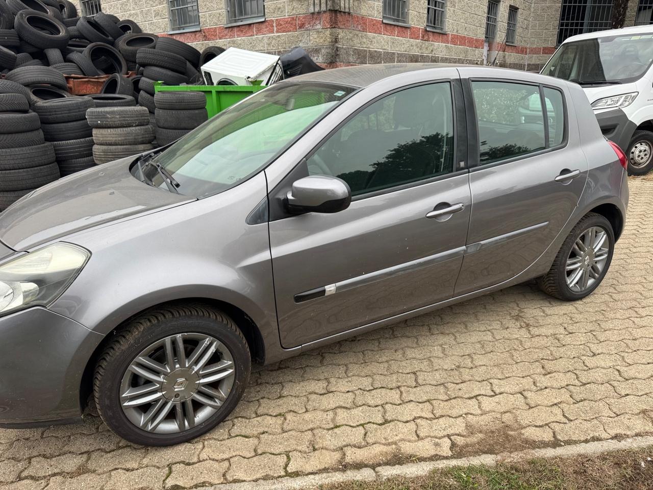 Renault Clio 1.2 16V 5 p neopatentato