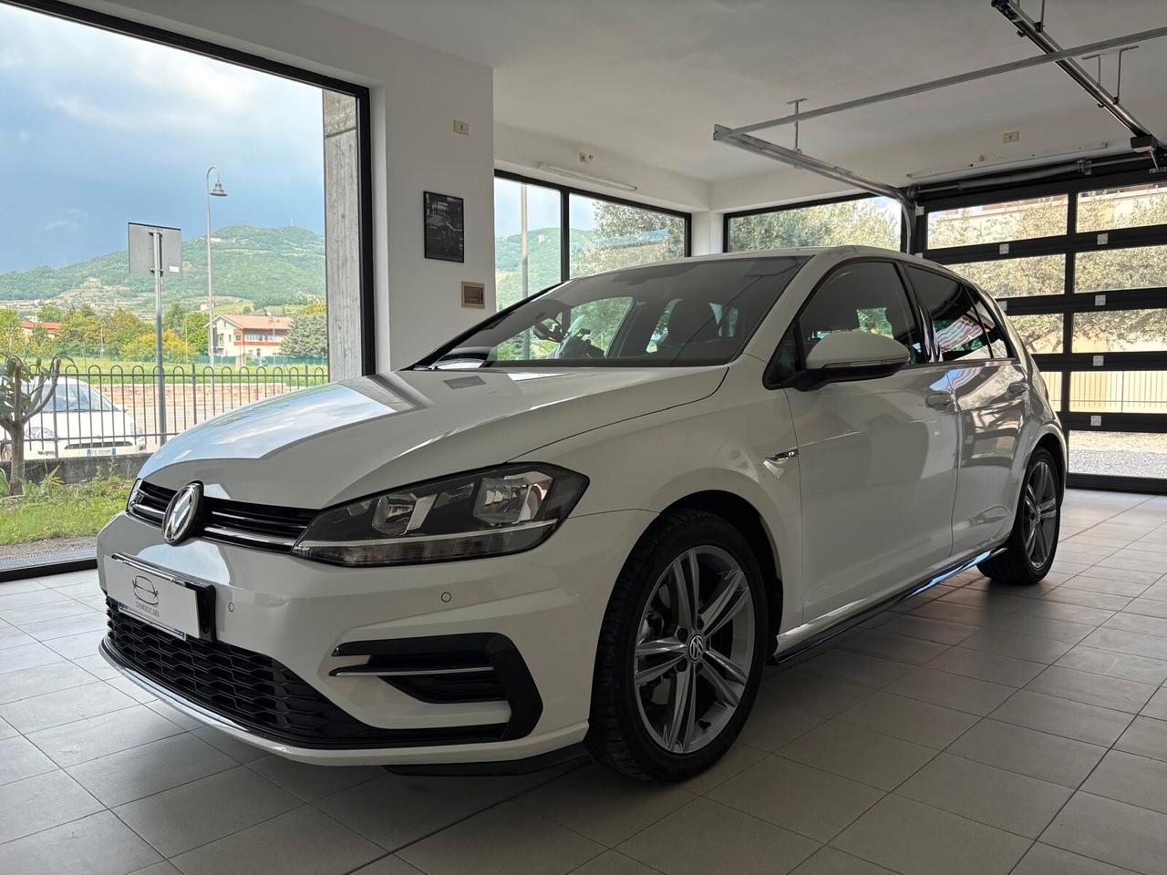 Volkswagen Golf 1.5 TSI 5p. R-LINE