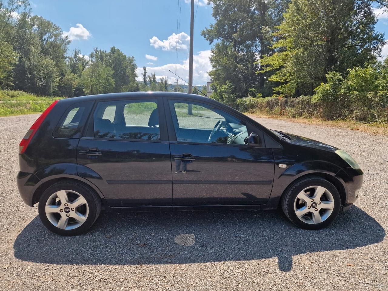 Ford Fiesta 1.4 TDCI 5P. Ghia, neopatentati